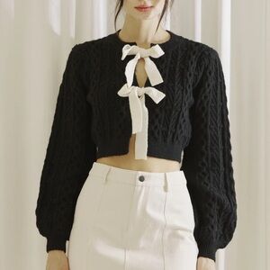 Storia bow me over crop sweater